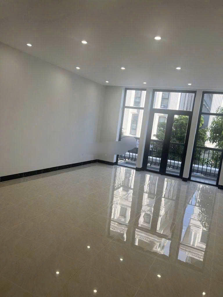 Cho thuê nhà Liền Kề khu Đô Thị Louis Hoàng Mai, 100m2 x 5 tầng Thang máy, thông sàn - Ảnh 2